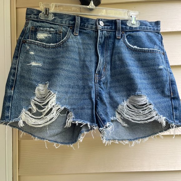 Abercrombie Mid Rise Boyfriend Short - Picture 1 of 3